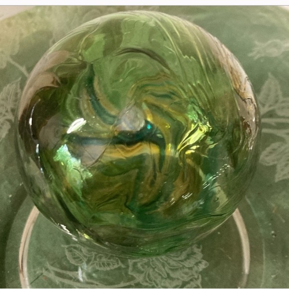 Hand Crafted Blown decorative glass ornament ball green with gold decor - Picture 8 of 10